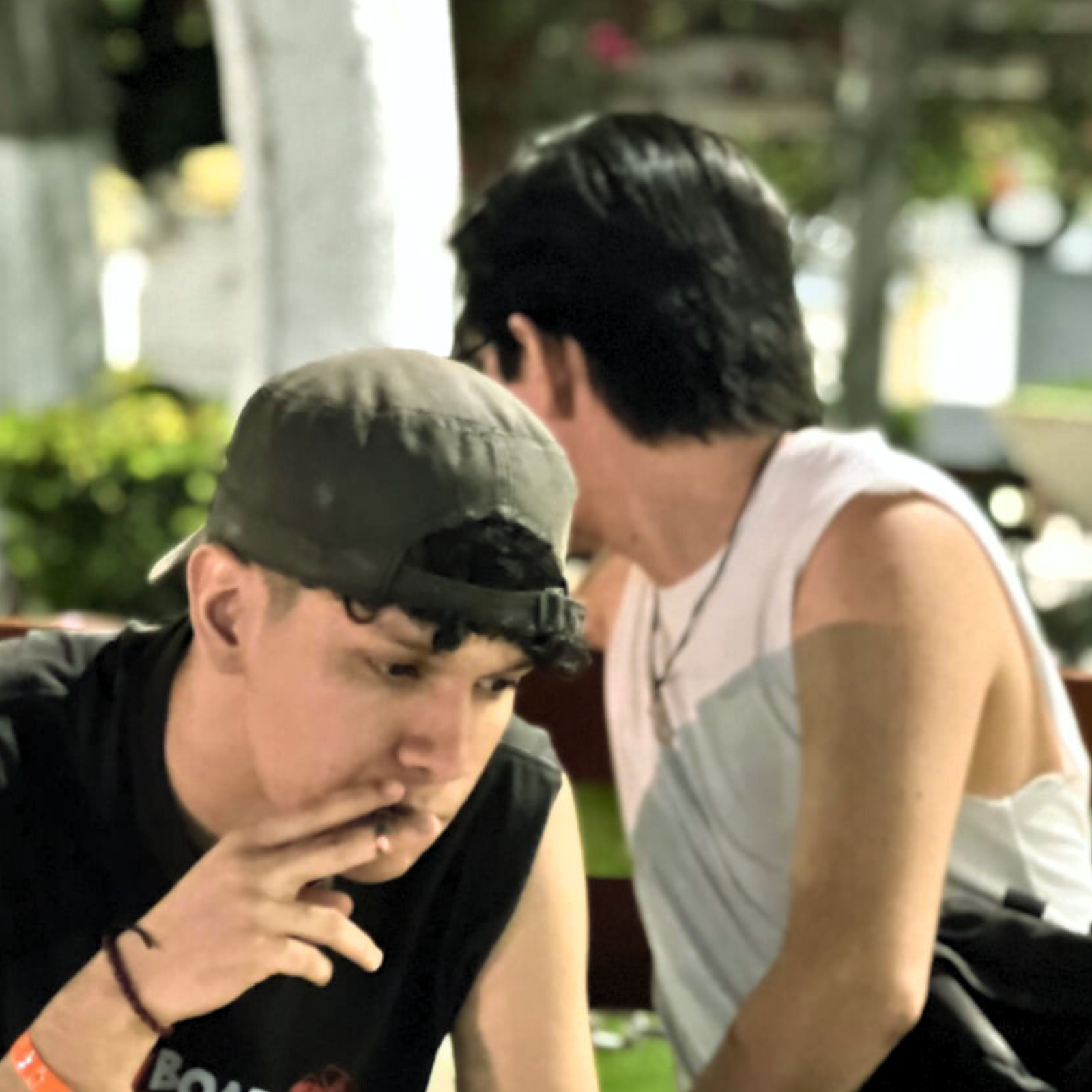 Portada del sencillo "Extraño extrañar (con Cacofónico)" de Ozcar Horna (2025)